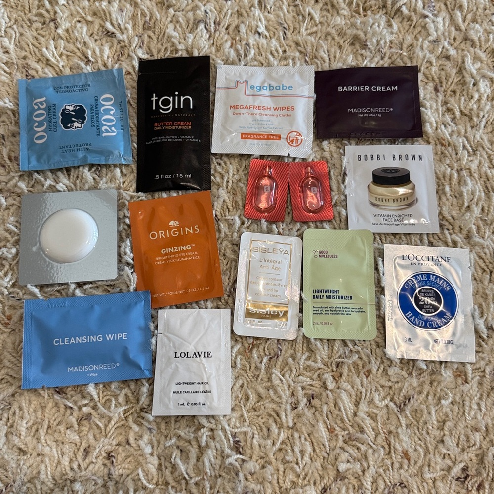 Assorted 94 Piece Beauty Sample Lot - Hair, Makeup, and Skincare - Picture 9 of 12